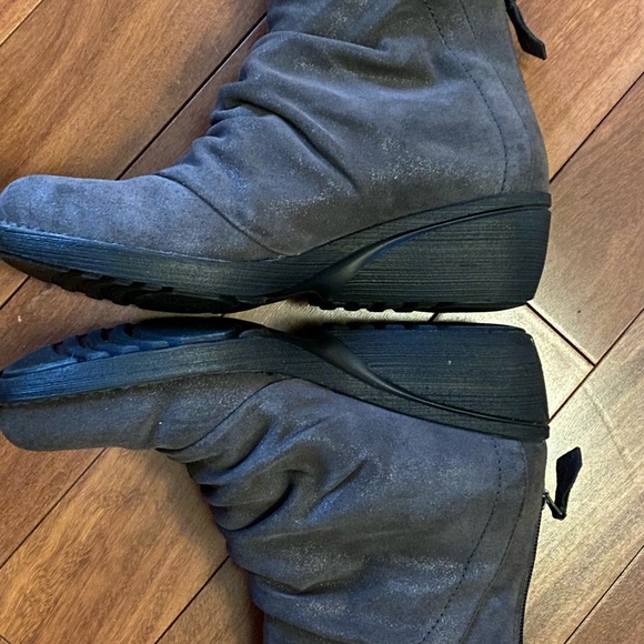 Metallic Dansko zip up ankle booties - Picture 3 of 6